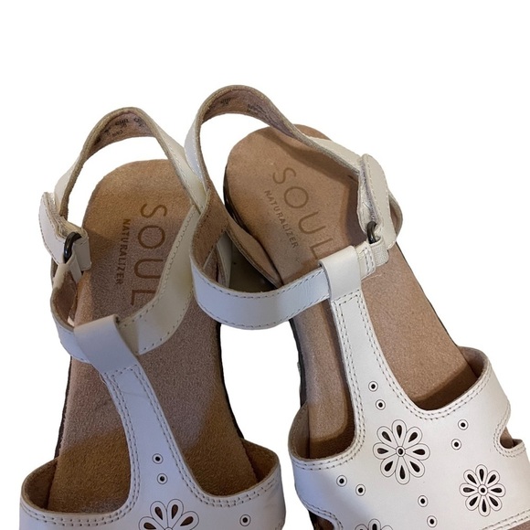 SOUL By NATURALIZER Brio T-Strap Women’s Leather Sandals - Picture 3 of 6